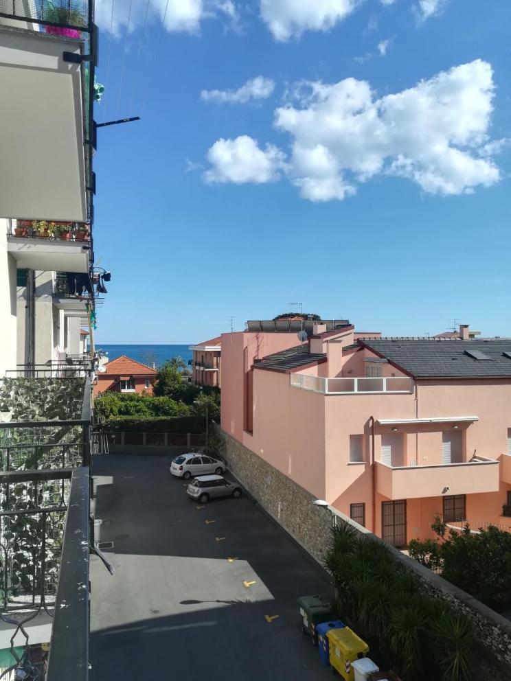 Residence Villa Carmen Fronte Mare A 50 Mt Пиетра Лигуре Екстериор снимка