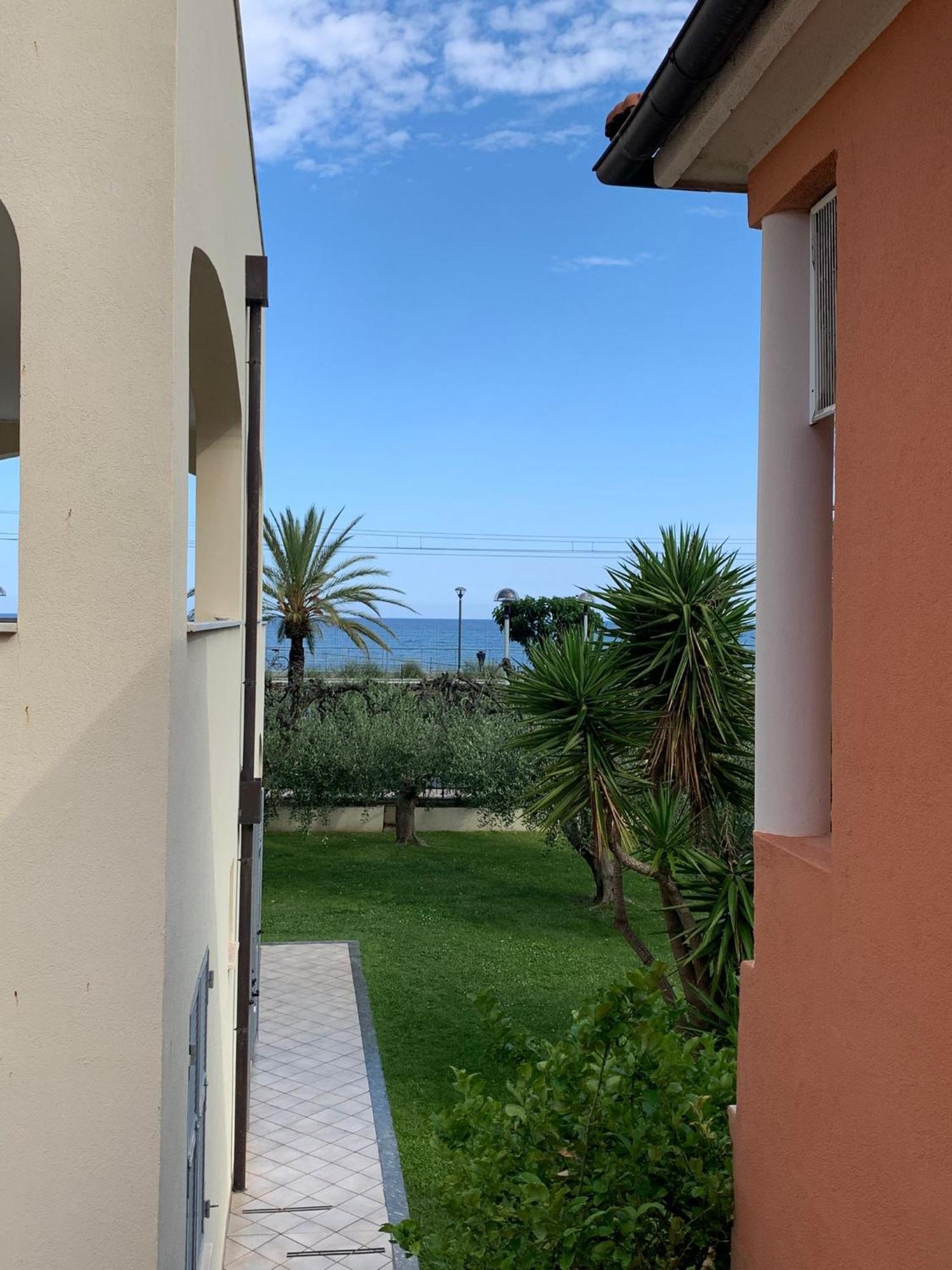 Residence Villa Carmen Fronte Mare A 50 Mt Пиетра Лигуре Екстериор снимка
