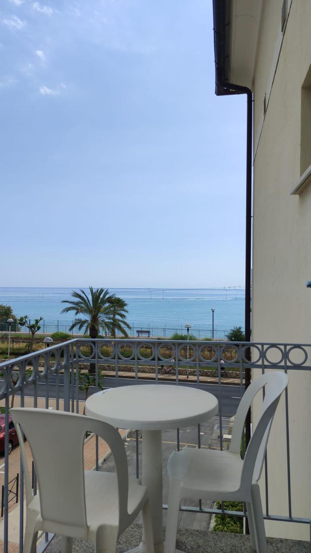 Residence Villa Carmen Fronte Mare A 50 Mt Пиетра Лигуре Екстериор снимка