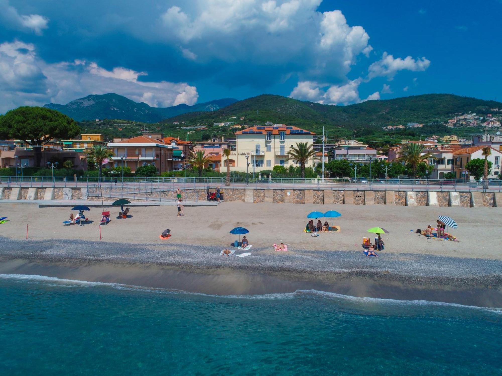 Residence Villa Carmen Fronte Mare A 50 Mt Пиетра Лигуре Екстериор снимка