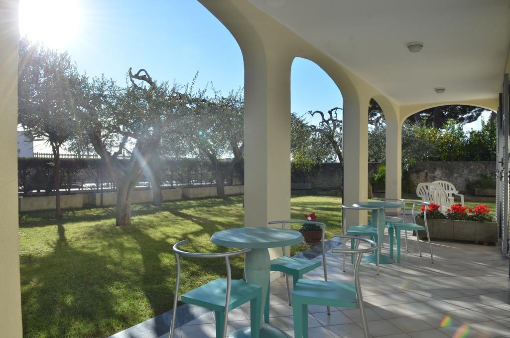 Residence Villa Carmen Fronte Mare A 50 Mt Пиетра Лигуре Екстериор снимка