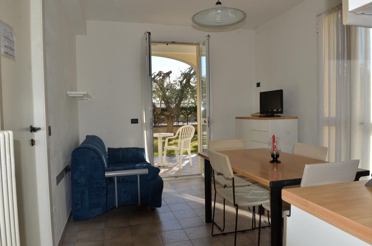 Residence Villa Carmen Fronte Mare A 50 Mt Пиетра Лигуре Екстериор снимка